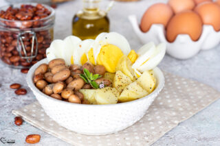 Patate e fagioli con uova