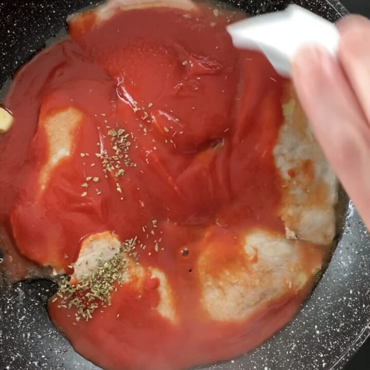 fettine di vitello alla pizzaiola con prosciutto e formaggio