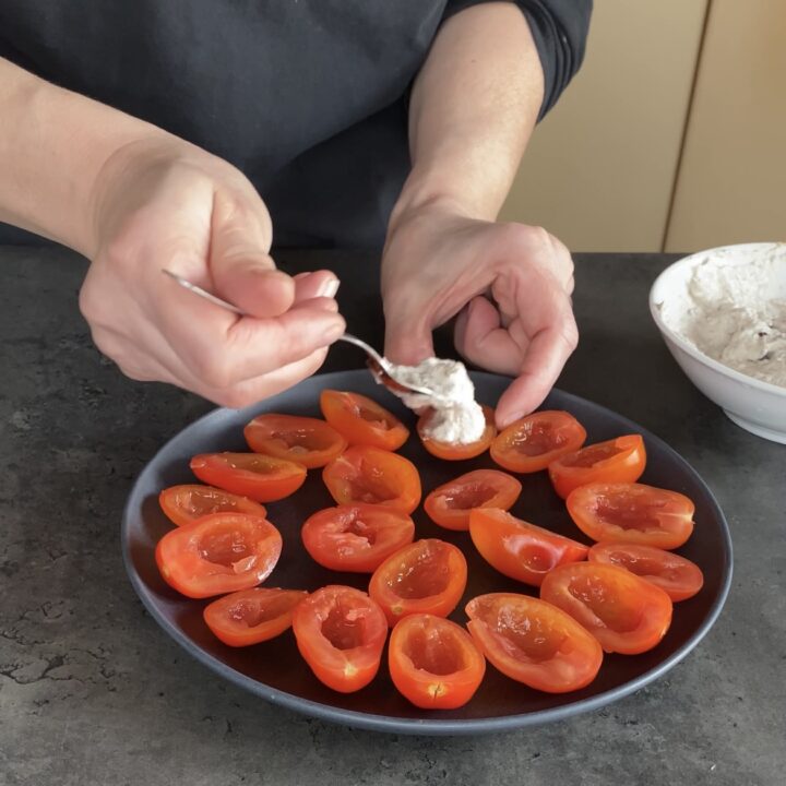 Pomodori ripieni di tonno freddi