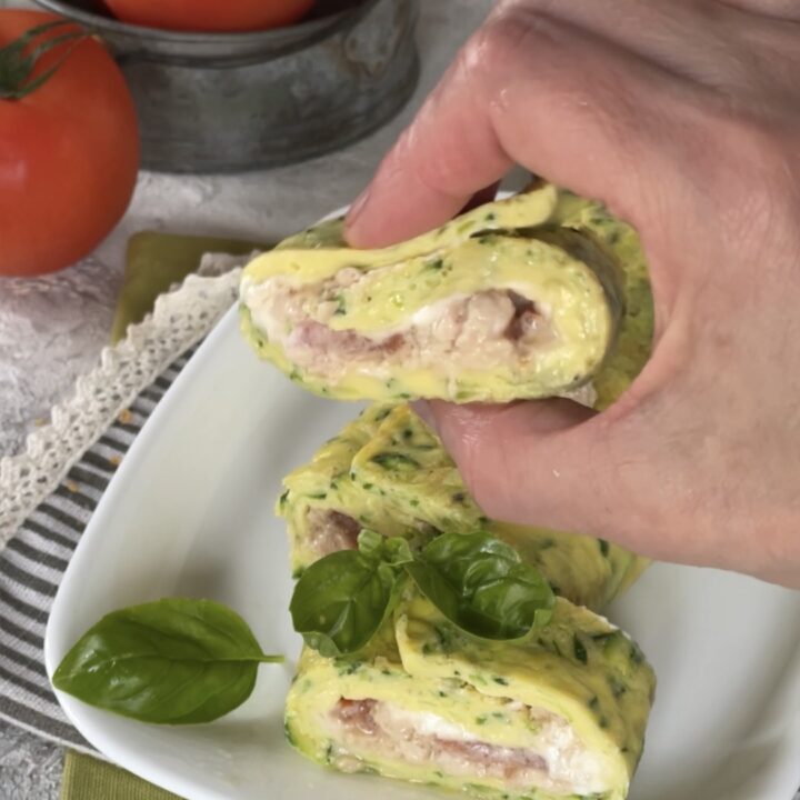 Rotolo di frittata freddo con tonno