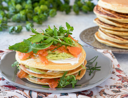 PANCAKE SALATI con salmone e avocado