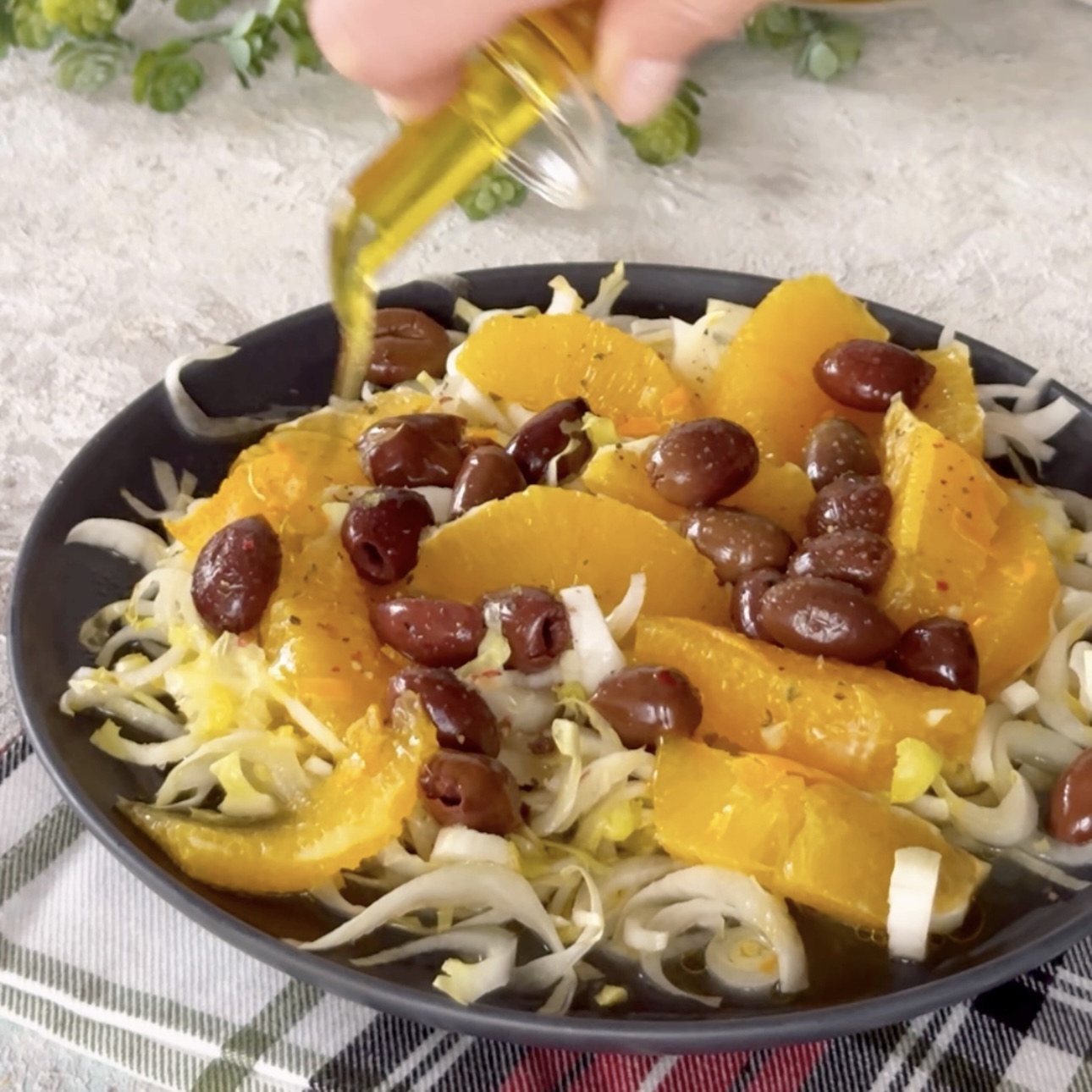 insalata belga in padella con acciughe