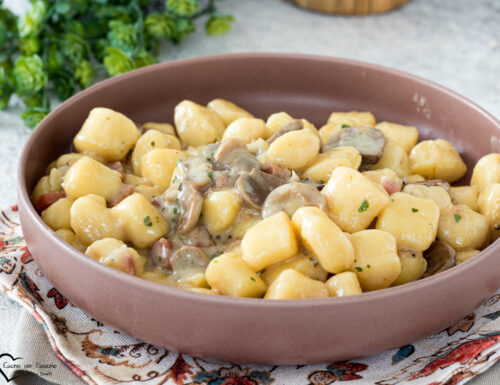 GNOCCHI CON STRACCHINO funghi e speck