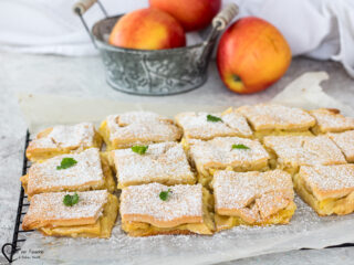 Torta con crema e mele