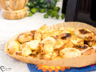 Patate e cipolle in friggitrice ad aria