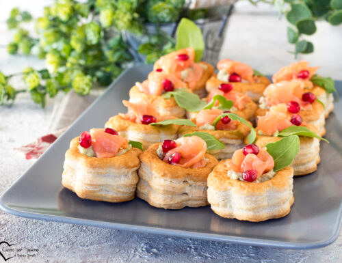 VOL AU VENT CON SALMONE E AVOCADO