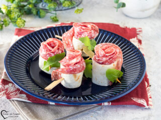 Antipasto di piadina con salame