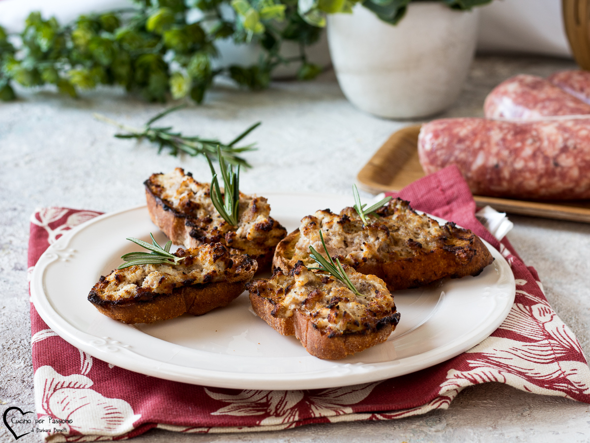 Crostini con salsiccia in friggitrice ad aria