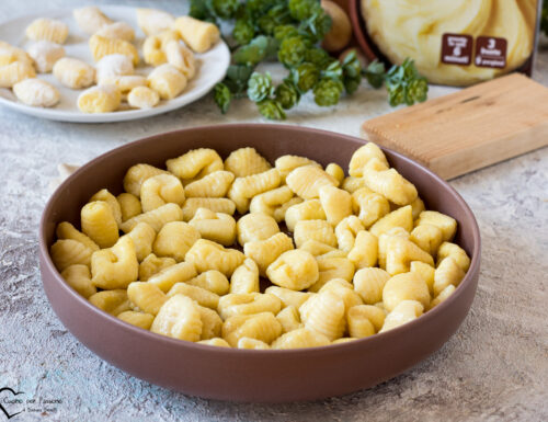 GNOCCHI CON FIOCCHI DI PATATE