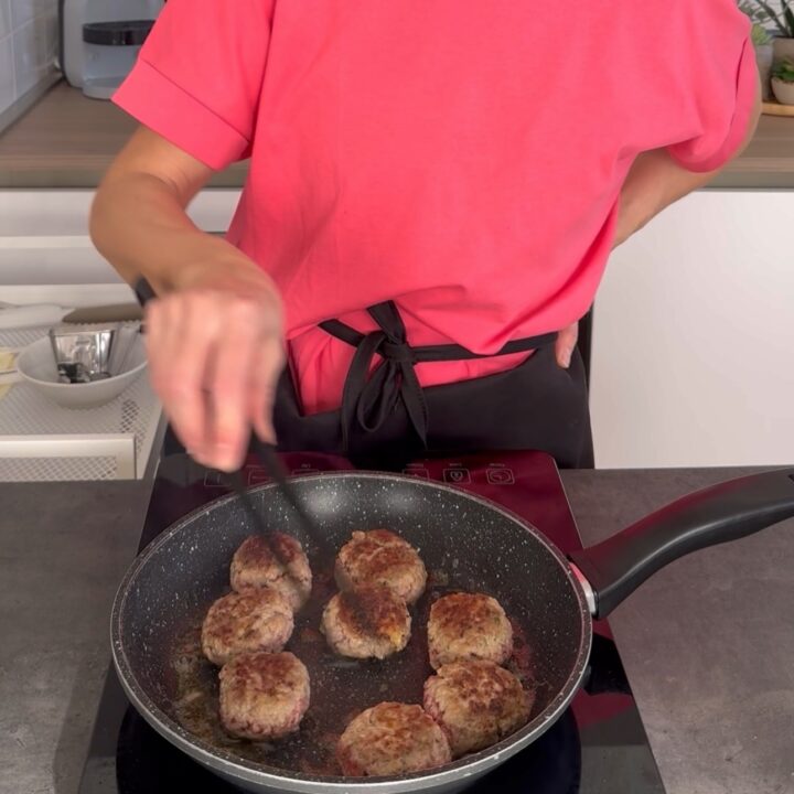 Polpette con le patate carote e piselli 