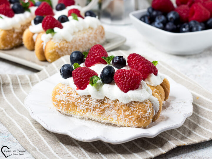 Dolcetti savoiardi e frutti di bosco