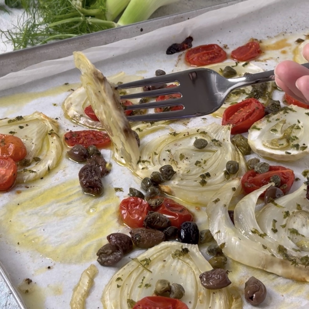 finocchi al forno con pomodorini olive e capperi ricetta cucina italiana