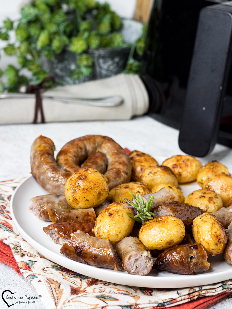 salsiccia e patate in friggitrice ad aria ricetta cottura airfryer ...