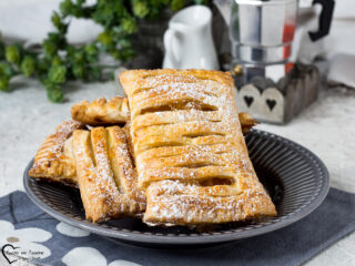 sfogliatine di mele e marmellata