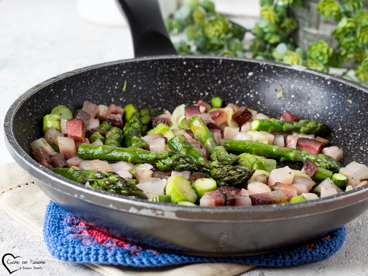 sugo con asparagi e pancetta