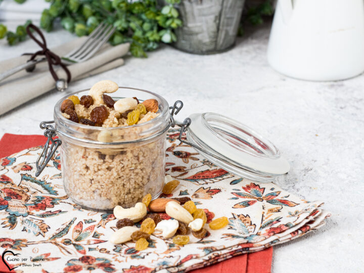 Cous cous dolce con frutta secca e miele