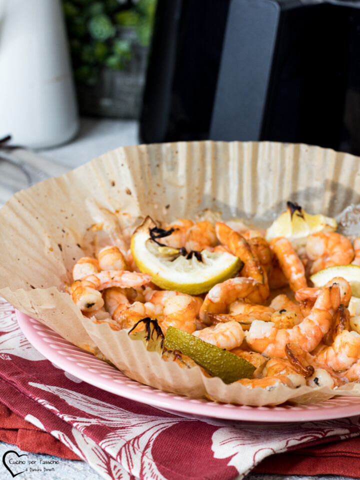 Gamberetti in friggitrice ad aria con limone e aglio