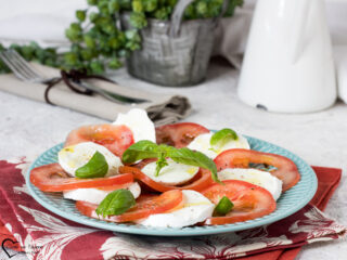 Insalata caprese con mozzarella di bufala