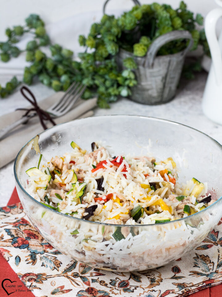 Insalata di riso con tonno e verdure grigliate