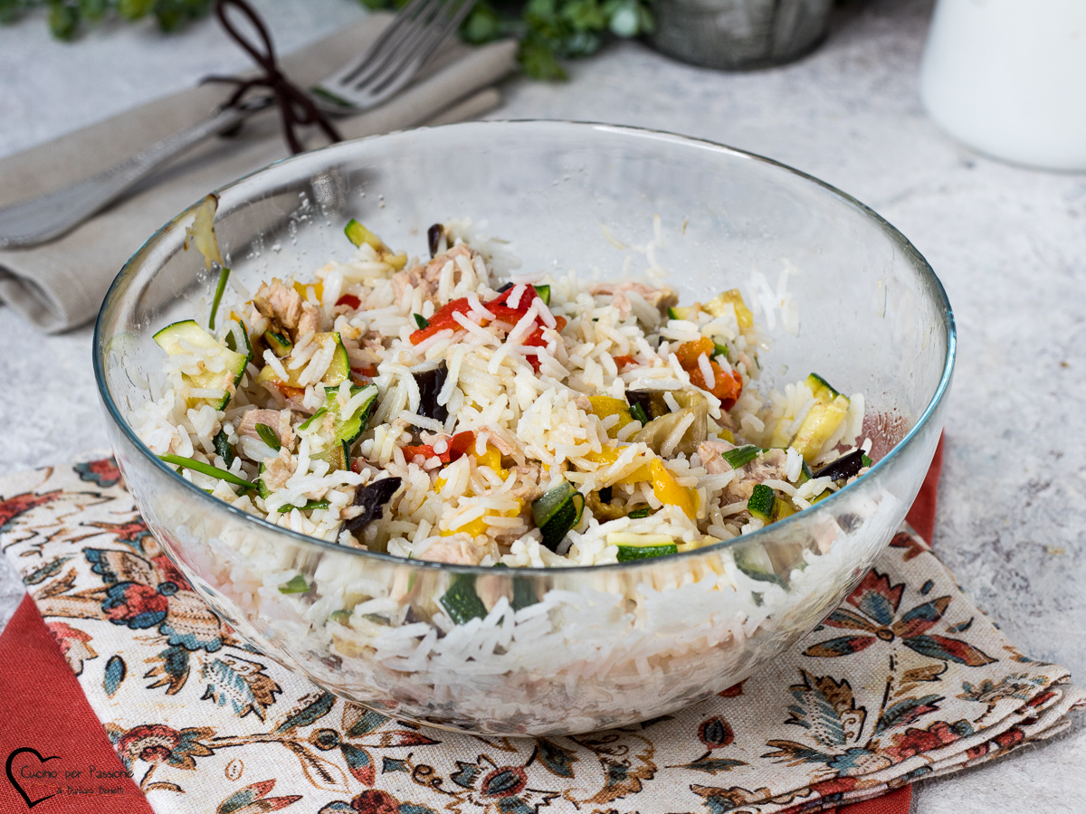 Insalata di riso con tonno e verdure grigliate