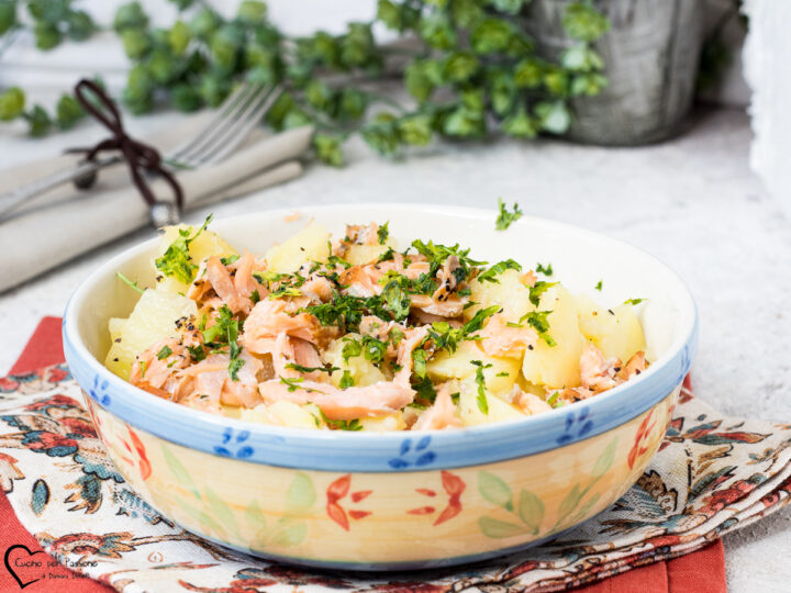 insalata di patate e salmone