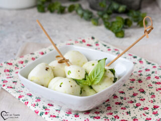 Bocconcini di mozzarella marinati