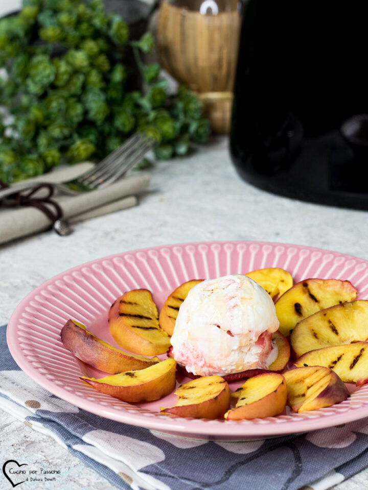 Pesche grigliate con gelato
