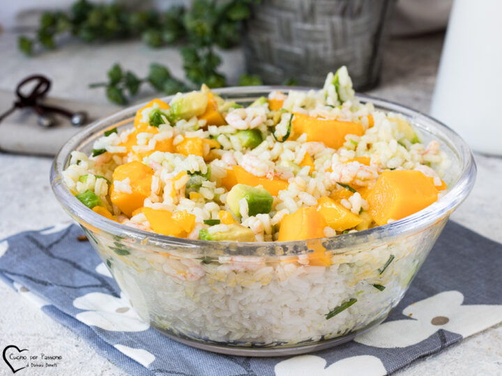 Riso freddo con gamberetti mango e avocado
