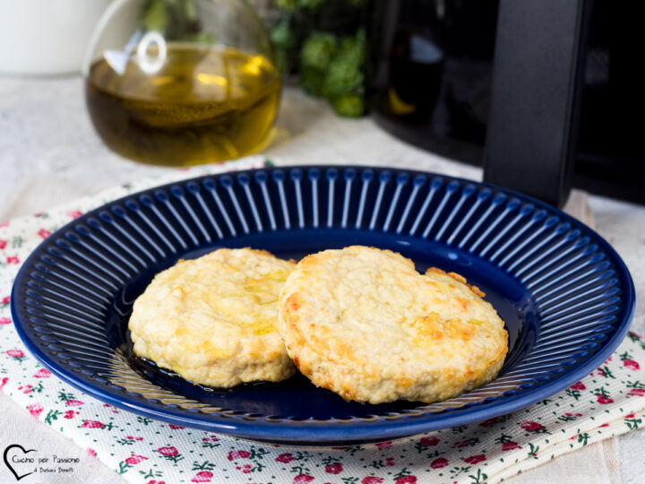 Hamburger di pollo in friggitrice ad aria