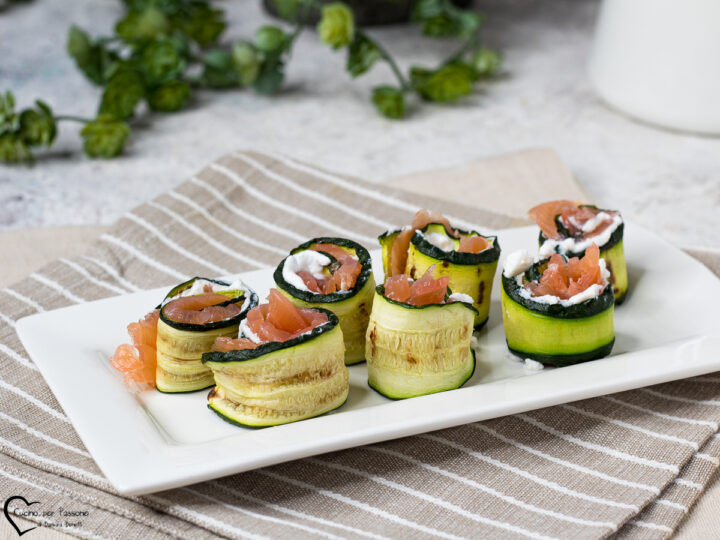 Rotolini di zucchine grigliate con ricotta e salmone