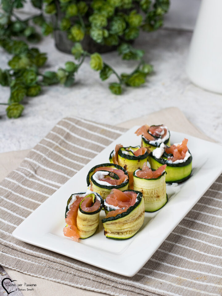 Rotolini di zucchine grigliate con ricotta e salmone