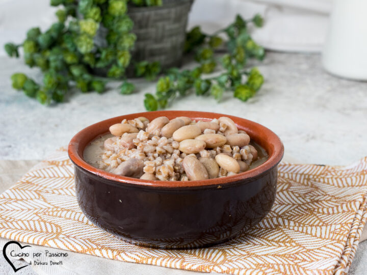 Zuppa di farro e fagioli in pentola a pressione