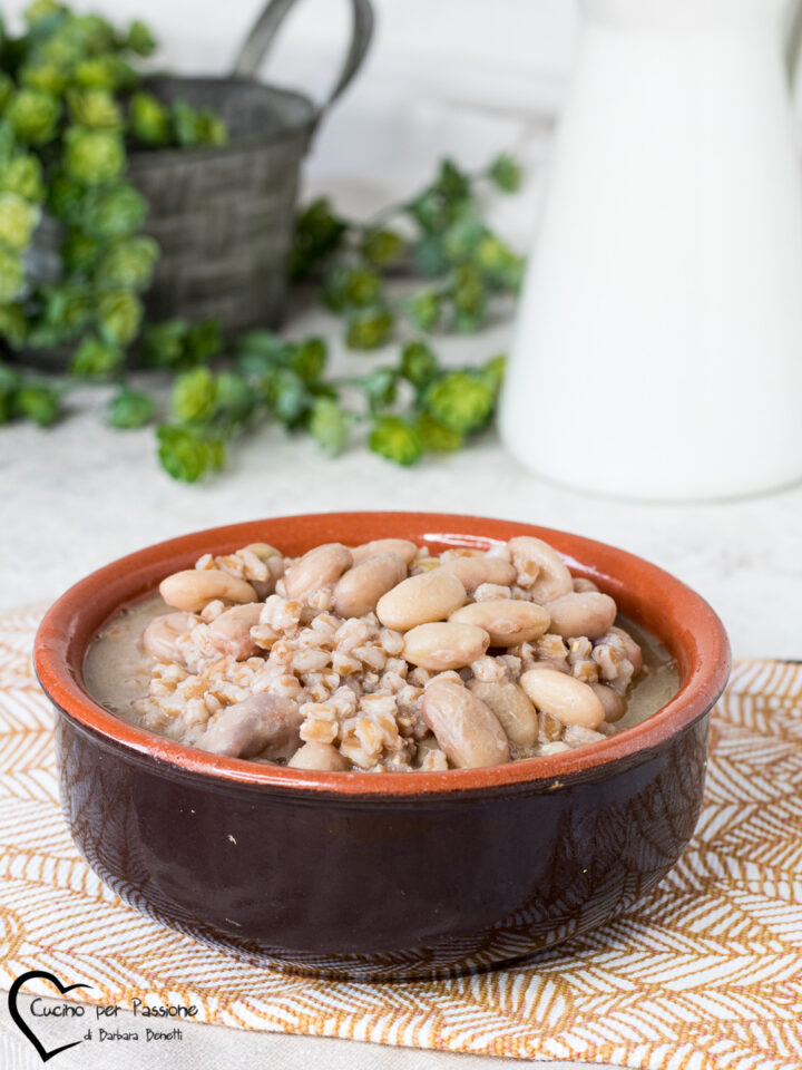 Zuppa di farro e fagioli in pentola a pressione