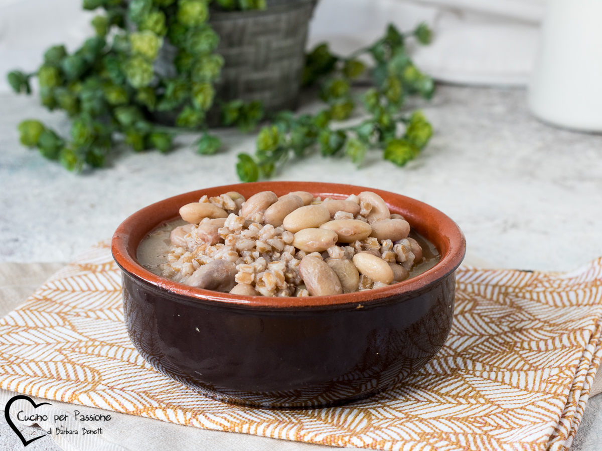 Zuppa di farro e fagioli in pentola a pressione