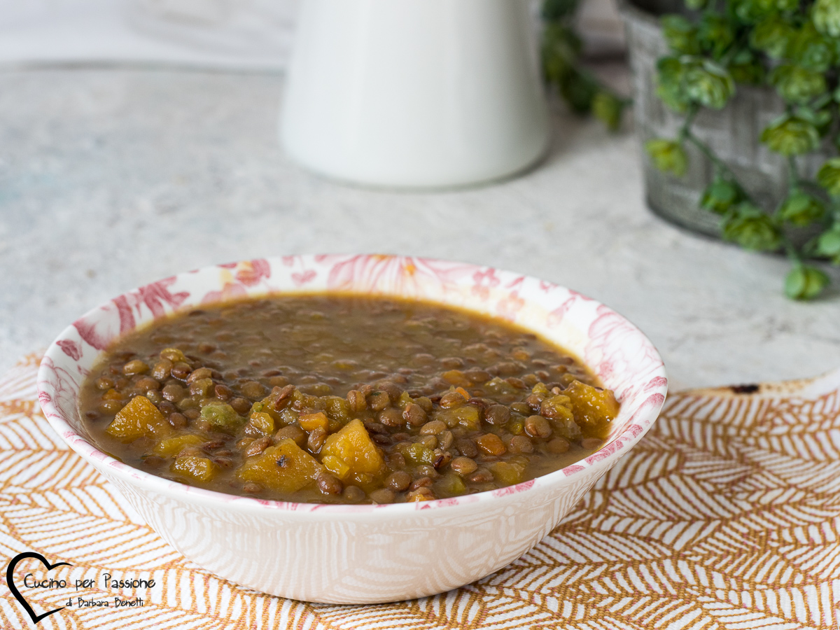 Zuppa di lenticchie rosse e zucca