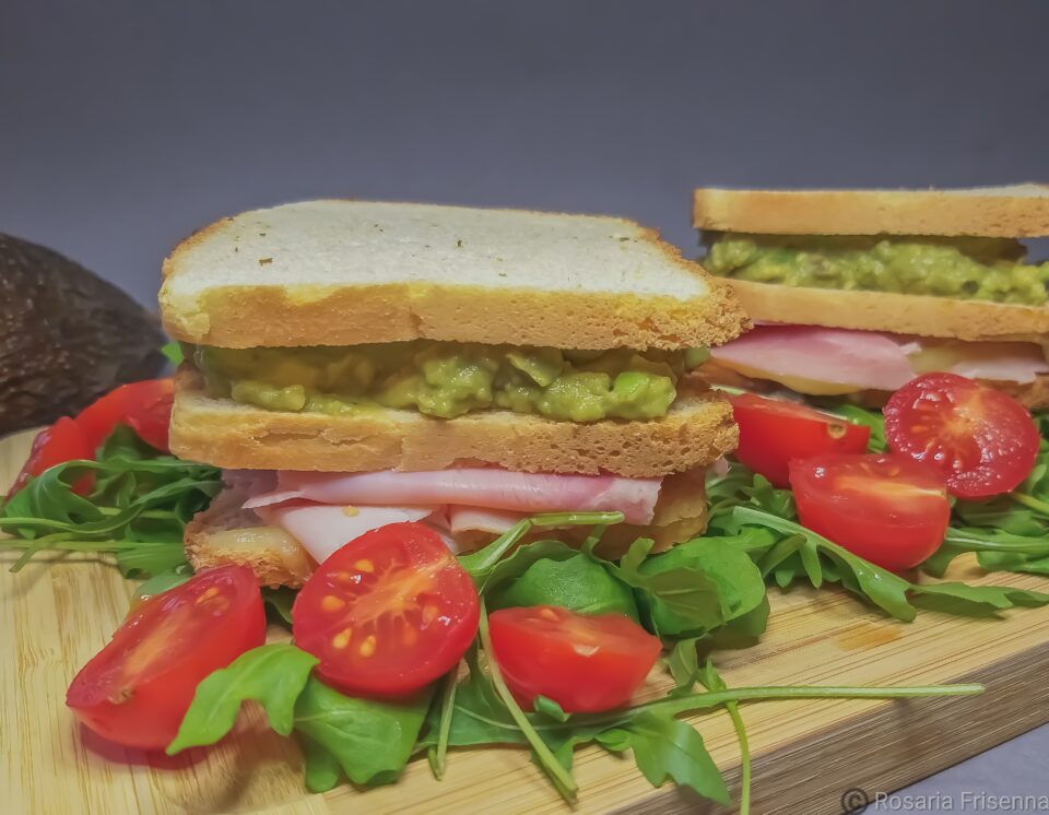 Alt="sandwich cotto, gouda e avocado"
