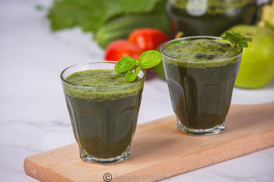 Alt="frullato verde alla menta"