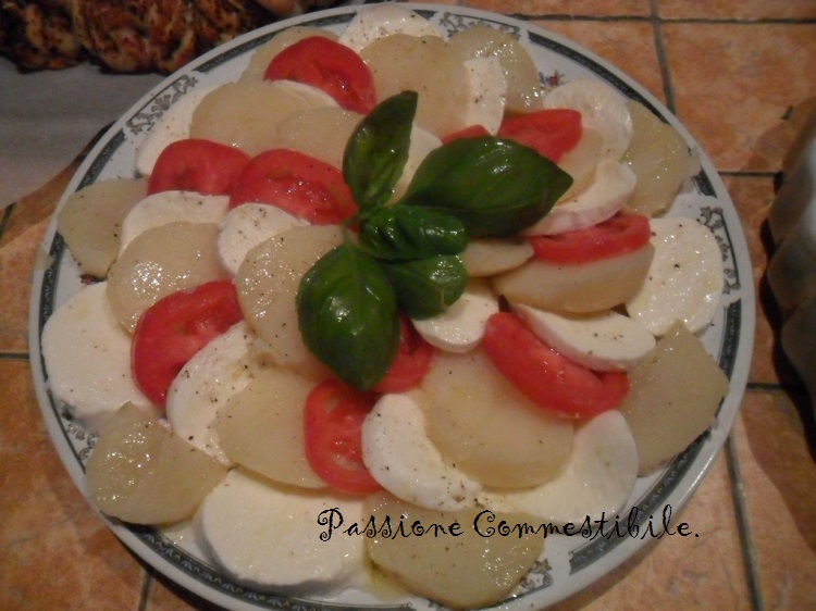 Carpaccio di mozzarella pomodori e patate