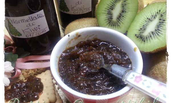 Marmellata bruna di kiwi