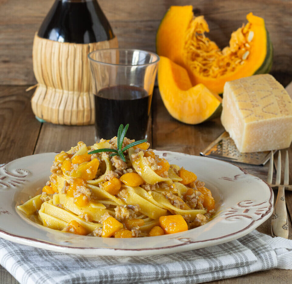 tagliatelle zucca e salsiccia