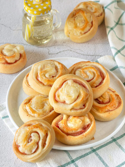 Girelle di pizza prosciutto e formaggio