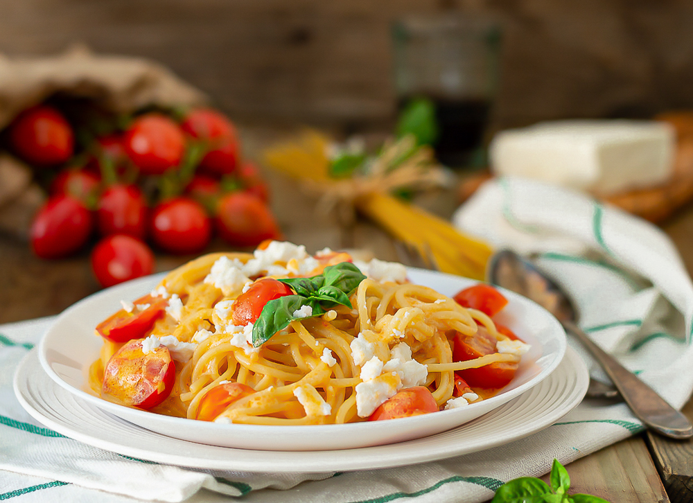 spaghetti pomodorini e feta