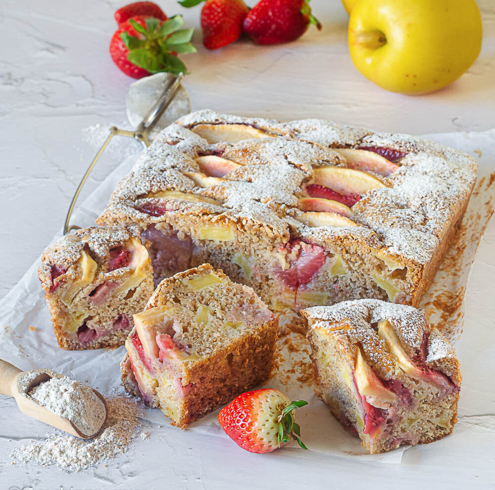 torta integrale di mele e fragole