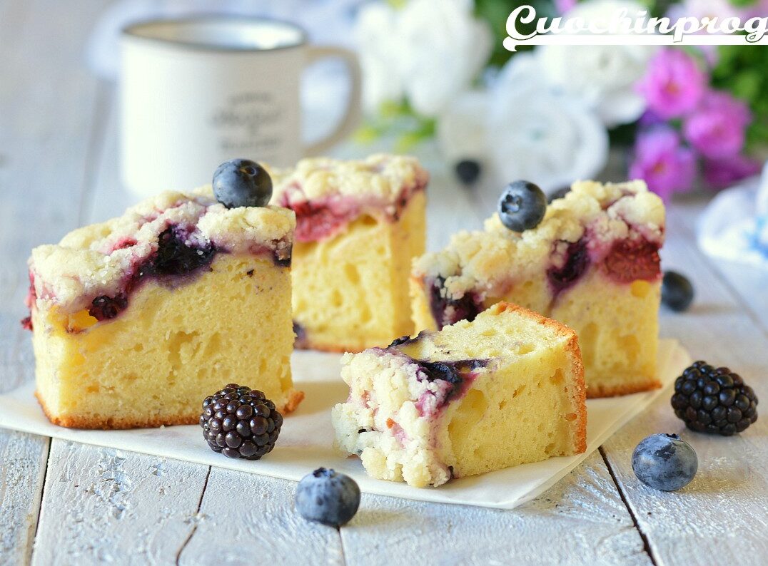 torta ai frutti di bosco e crumble