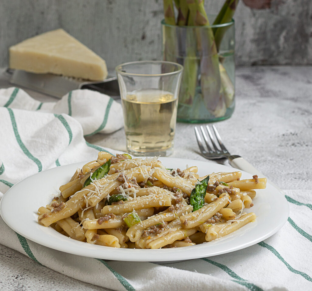 caserecce ragù bianco e asparagi