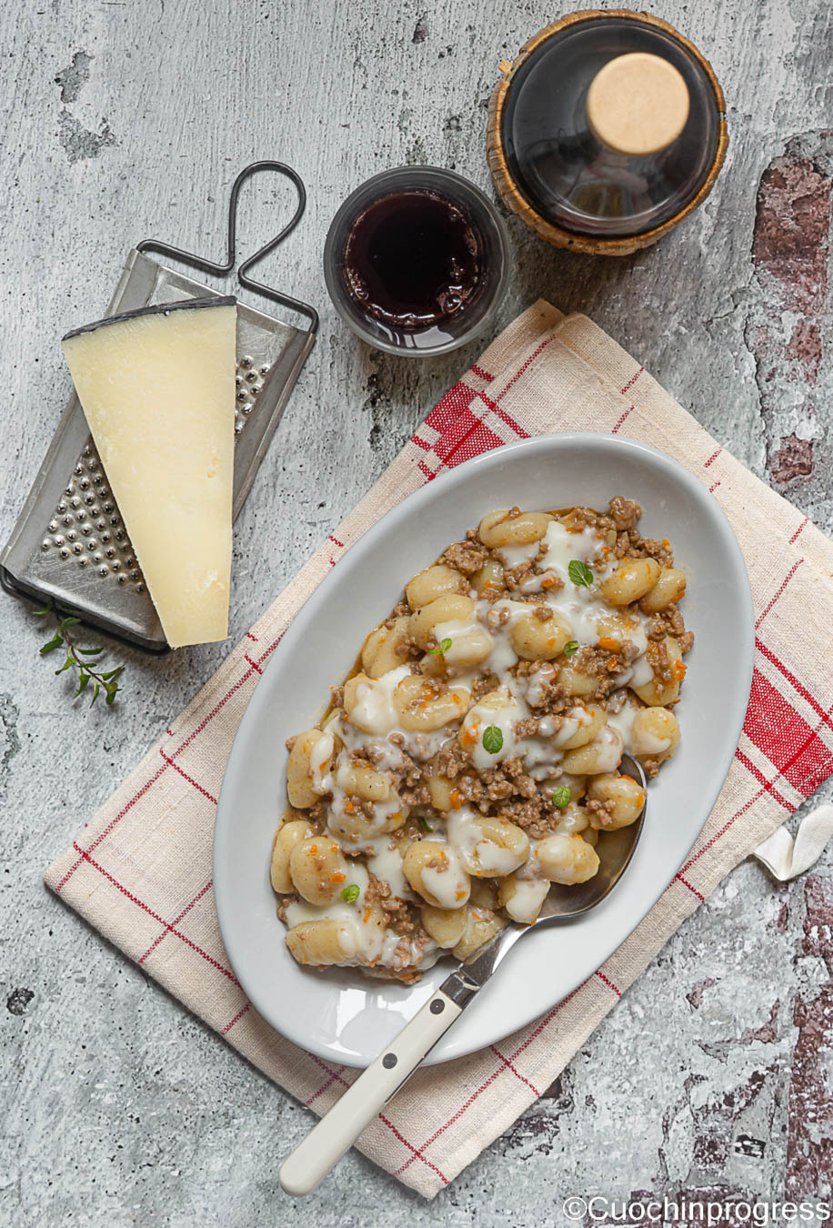 gnocchi al ragù bianco