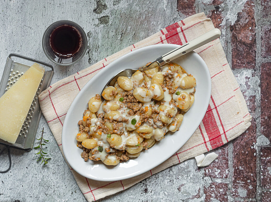 gnocchi al ragù bianco e crema di pecorino