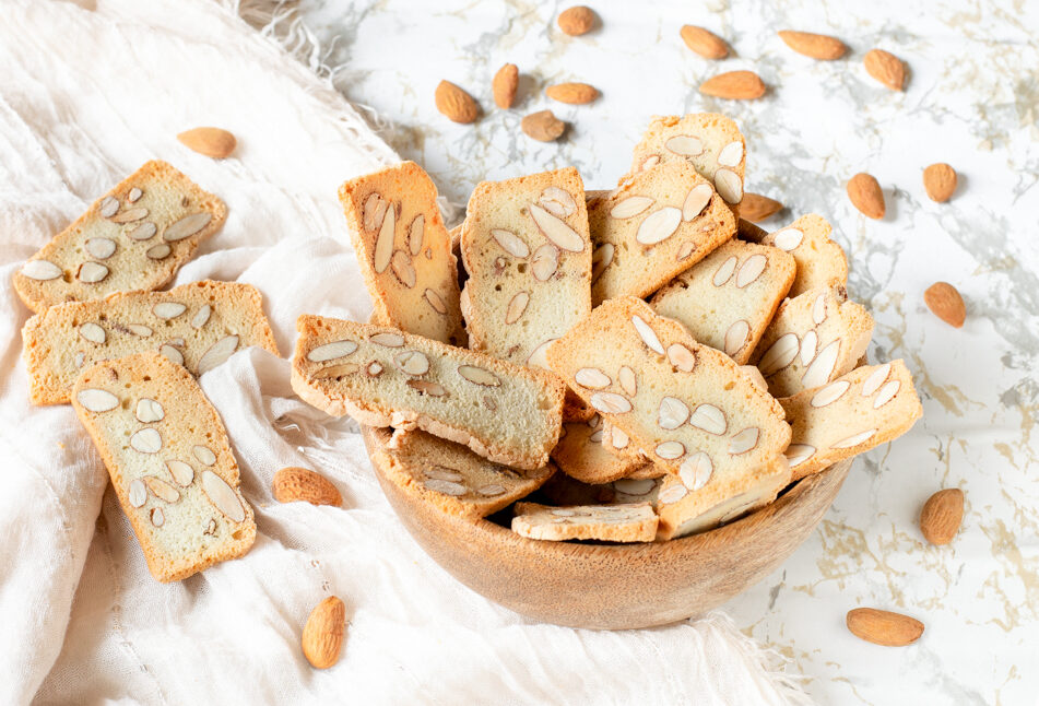 sfogliette di albumi e mandorle
