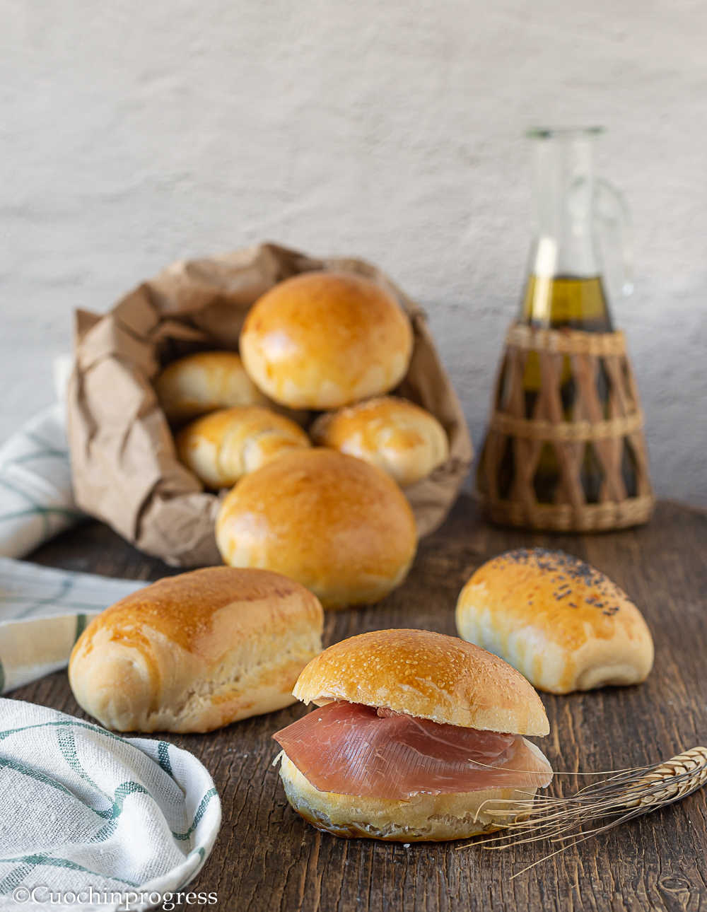 Panini All'olio Soffici. Facili Da Fare Da Farcire Sia Dolci Che Salati.