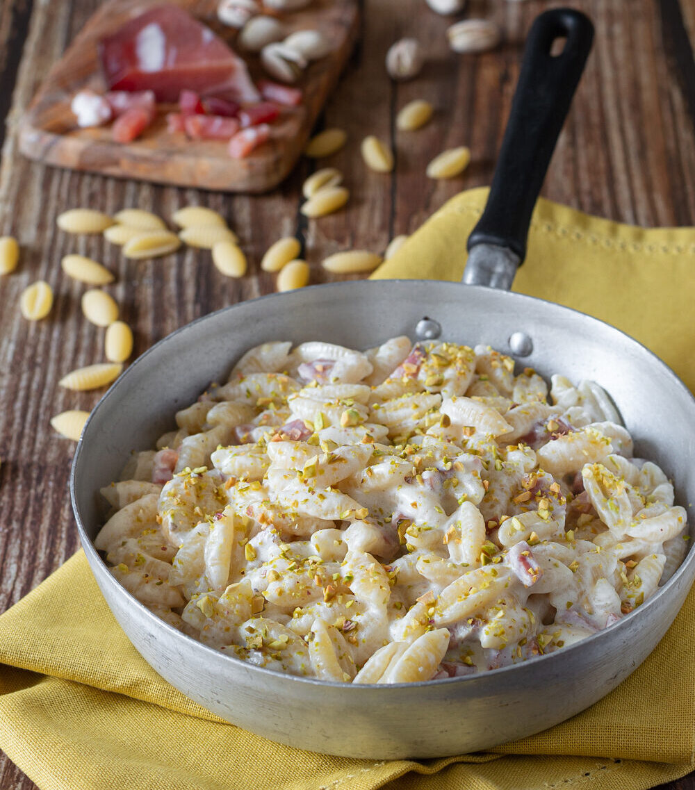pasta panna speck e pistacchi